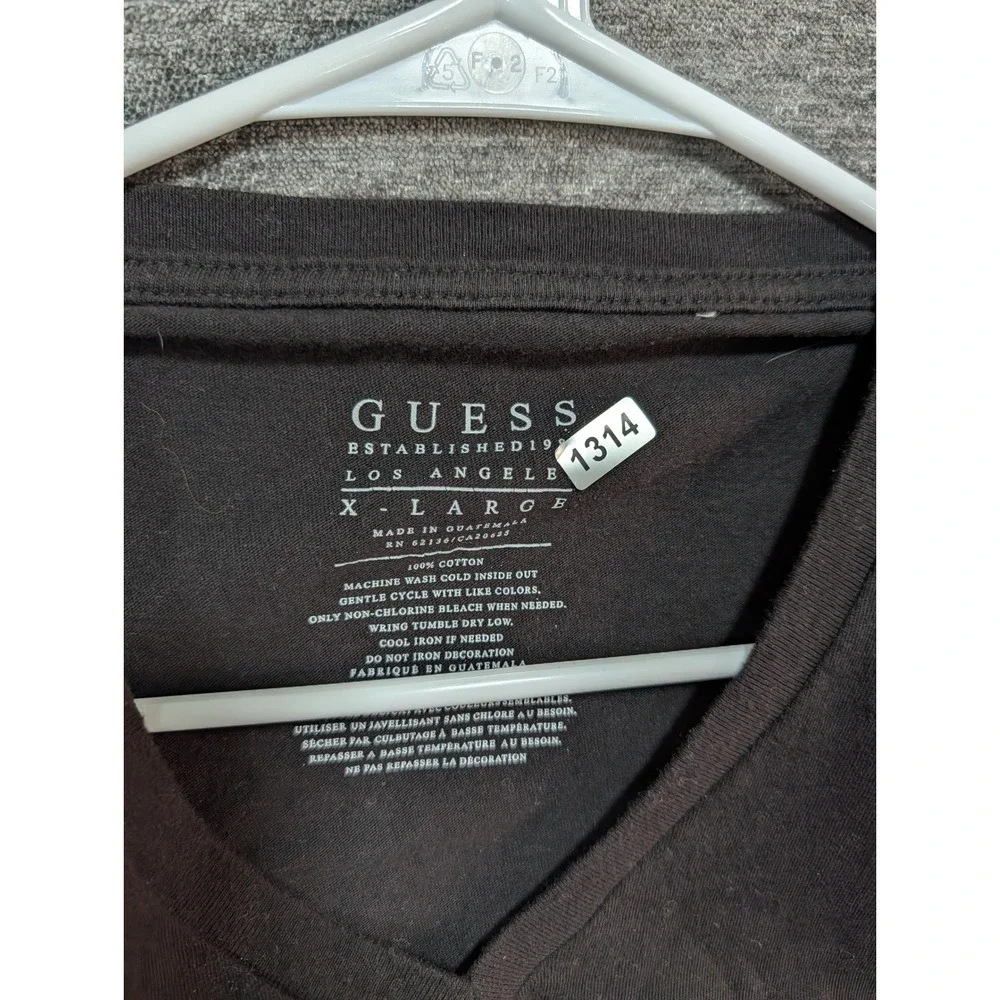 Guess Los Angeles Mens XL V-Neck T-Shirt Black Graphic Roman Numeral 1981 Cotton - Picture 6 of 6